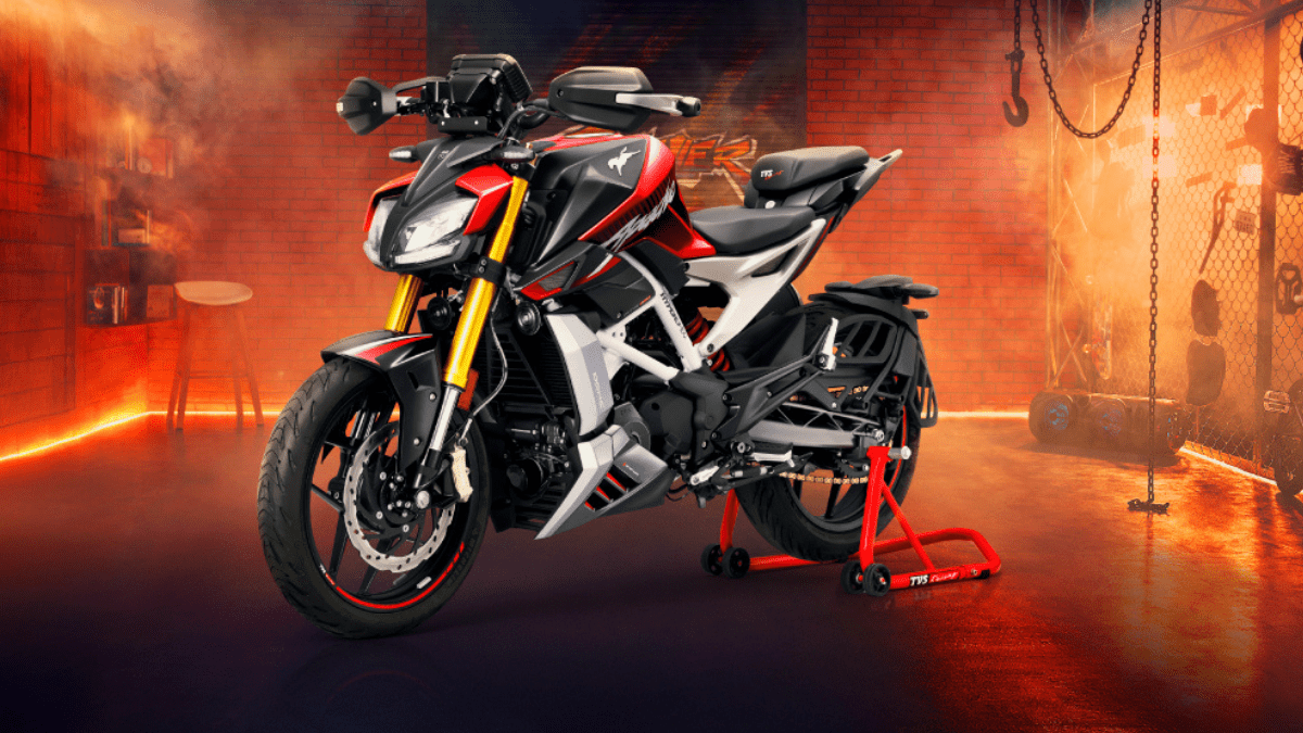 Apache RTR 310 Front View – Stunning LED Headlight and Racing Look